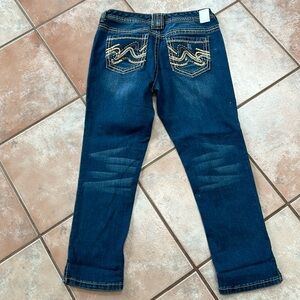 Maurices distressed stretch, capris size 5/6